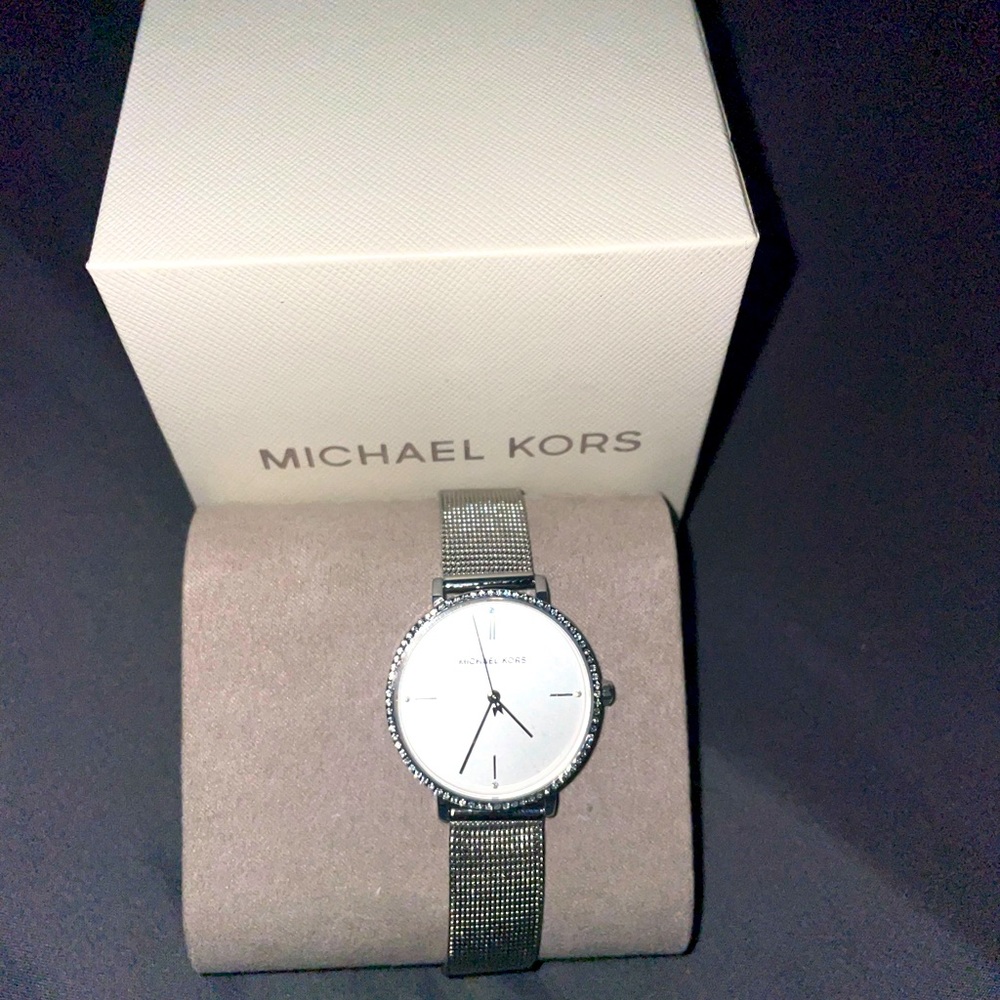 Michael Kors 32mm Ladies Wristwatch silver tone
